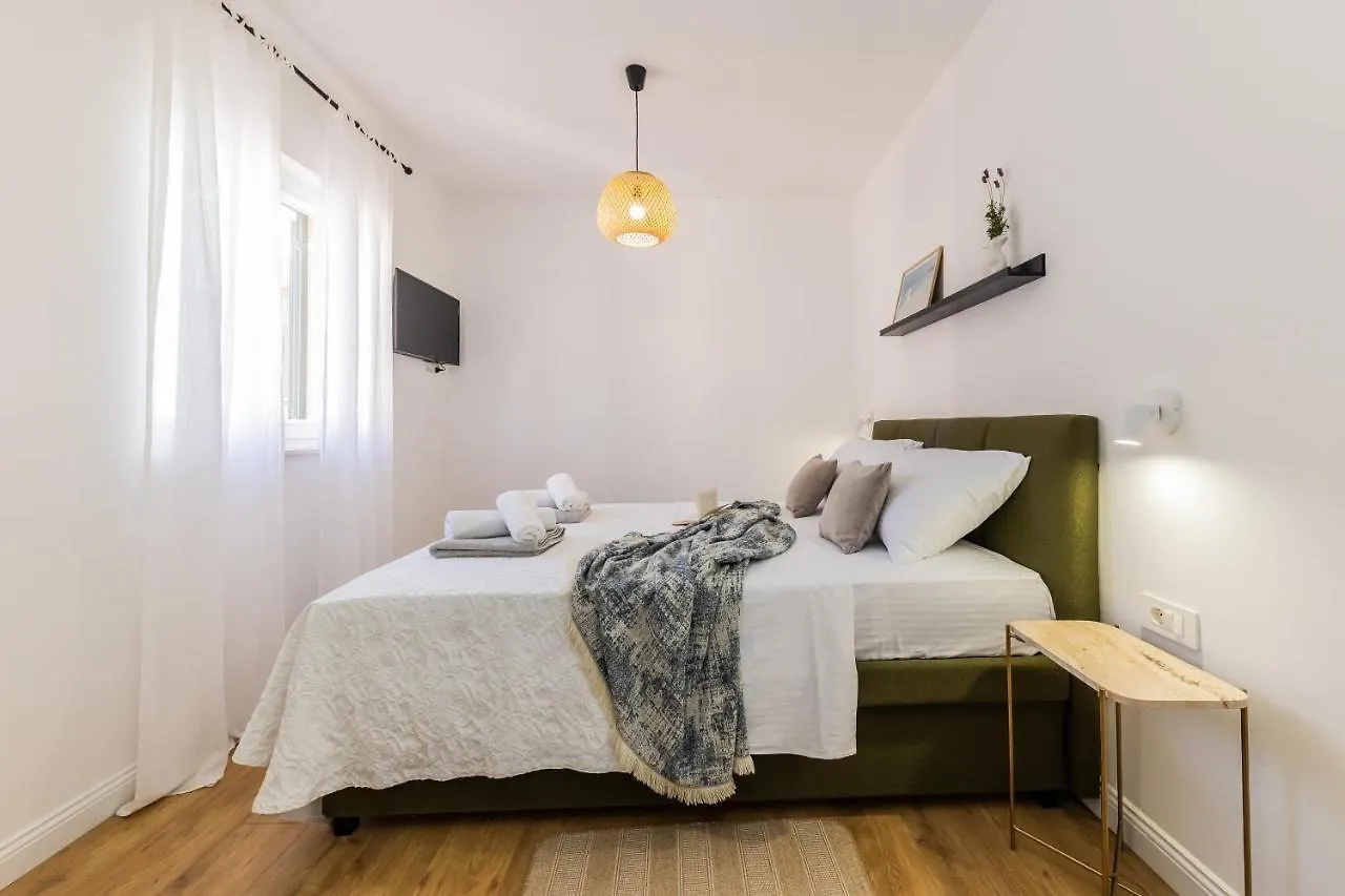 Apartment 22 Kastela 0*,  Croatia